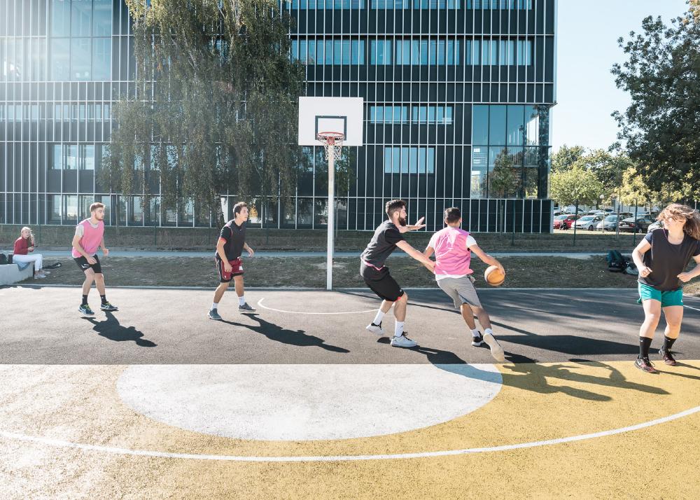 Friends playing basketball in Nantes